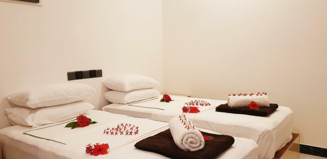 Sky Inn Thoddoo Exterior foto