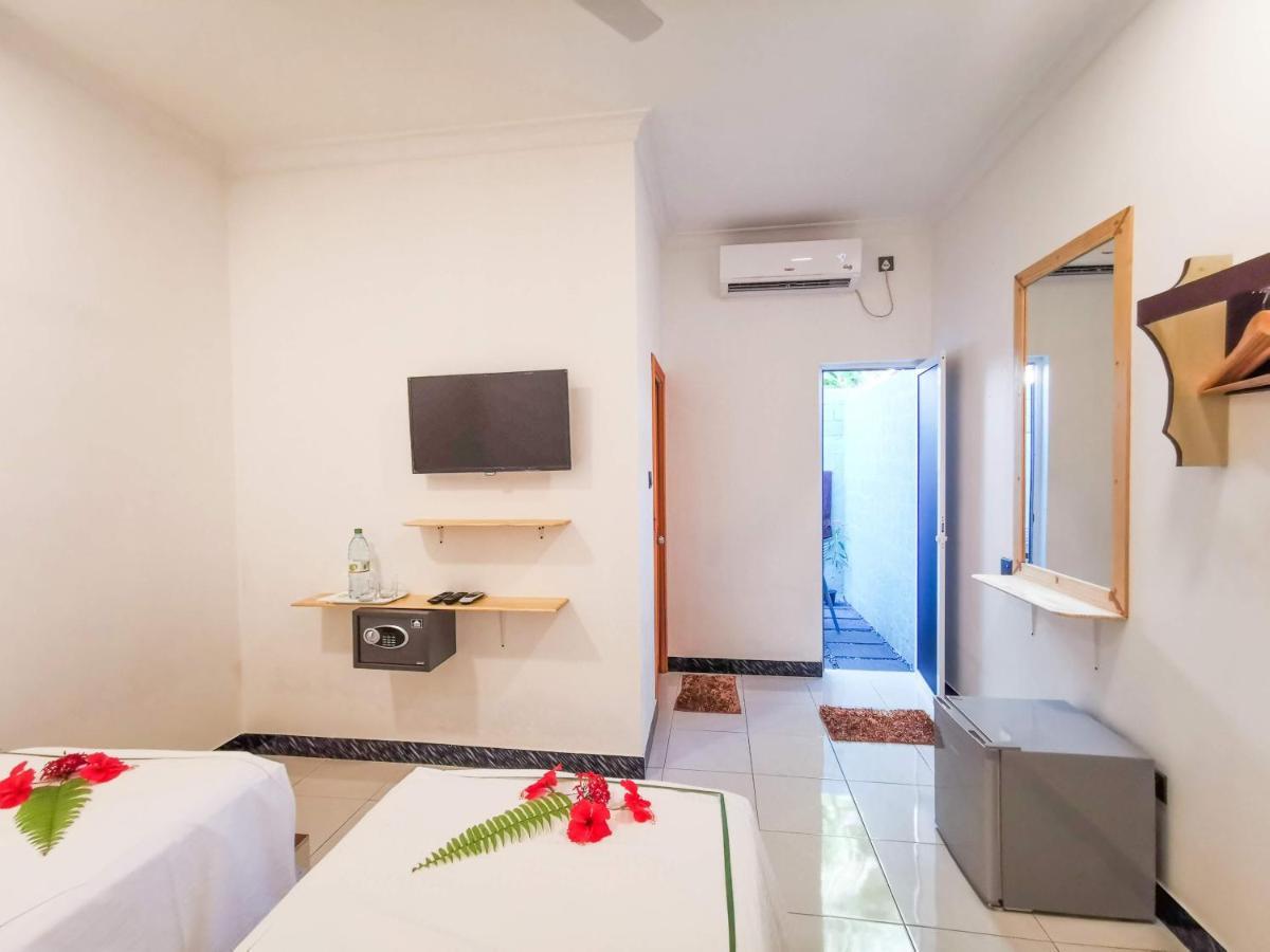 Sky Inn Thoddoo Exterior foto