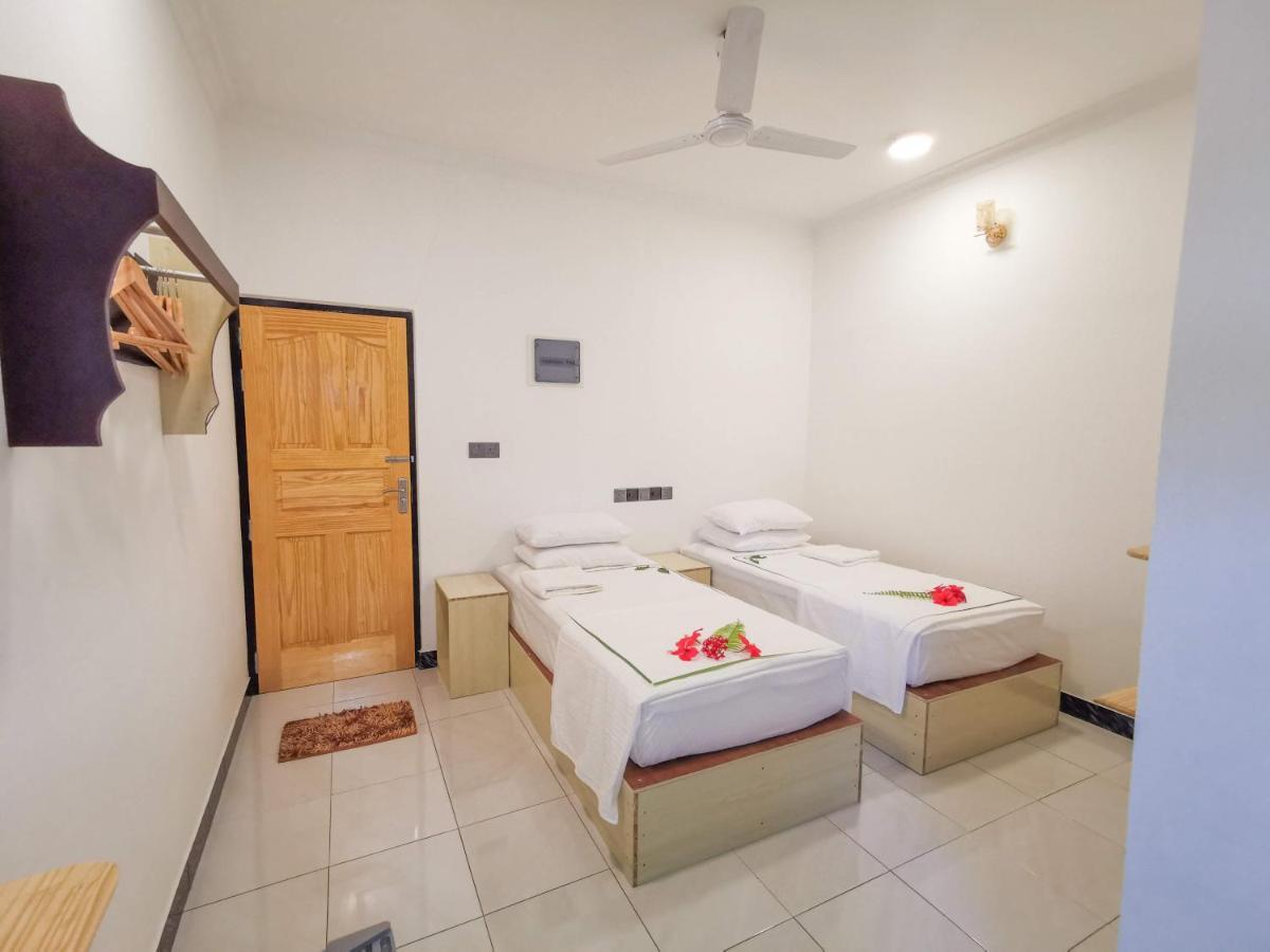 Sky Inn Thoddoo Exterior foto